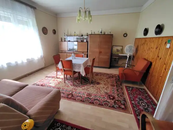 Eladó családi ház, Dunaszekcső 3 szoba 156 m² 20 M Ft